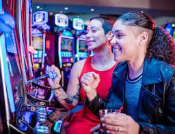 Giao diện đặt cược slot online và live casino sc8888 trên mobile